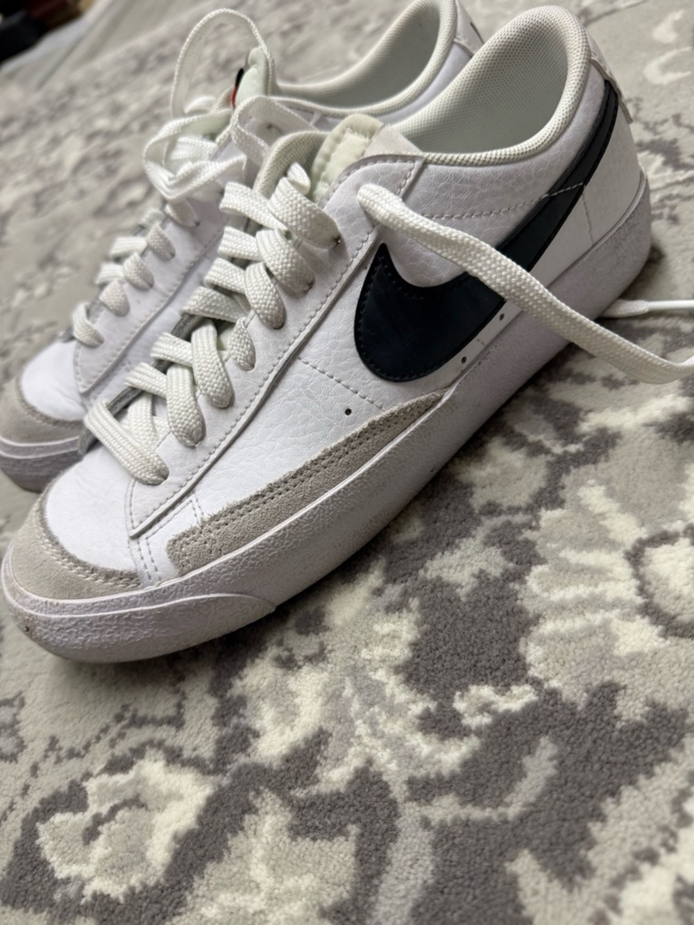 Nike White blazer low ‘77 6.5Y 7.5 women’s